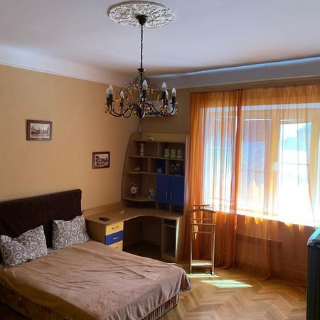 Apartment On Hoholya Street Chernivtsi Ngoại thất bức ảnh