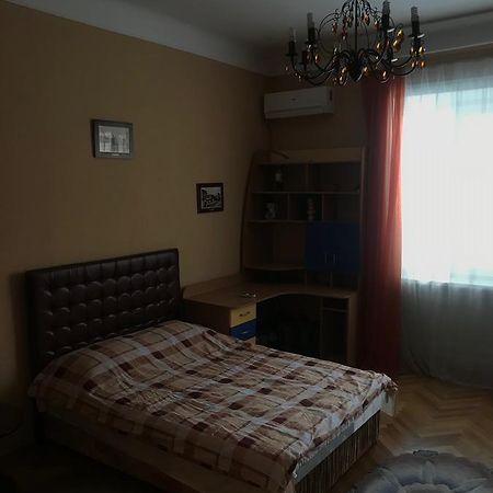 Apartment On Hoholya Street Chernivtsi Ngoại thất bức ảnh