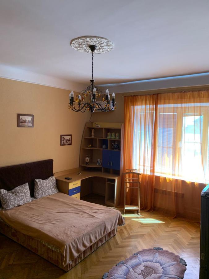Apartment On Hoholya Street Chernivtsi Ngoại thất bức ảnh