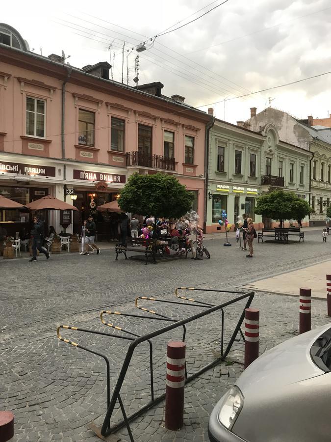 Apartment On Hoholya Street Chernivtsi Ngoại thất bức ảnh